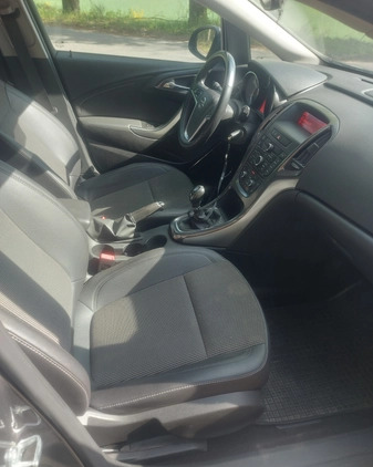 Opel Astra cena 17999 przebieg: 192000, rok produkcji 2012 z Margonin małe 67